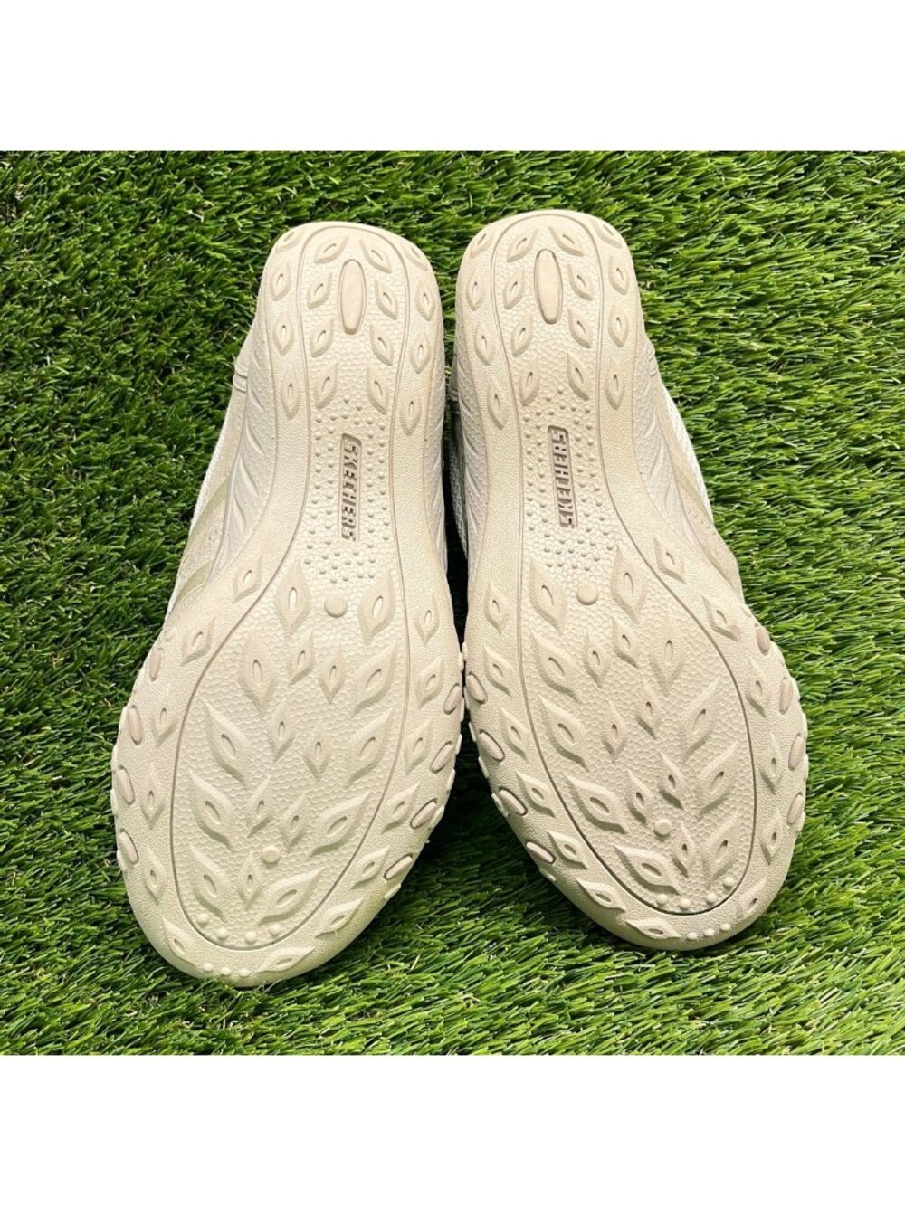 Skechers Breathe Easy Faithful Womens Size 7.5 Beige Athletic Shoes Sneakers